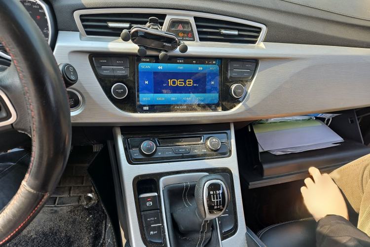 Used Geely Auto Emgrand X7 Sport 2016 2.0L Manual ZhiShang Version Audio And AC Panel