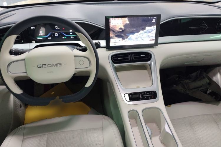 Used Geely Galaxy Geome 2025 310km Youth Edition Center Console