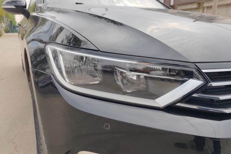 Used Volkswagen Magotan 2017 330TSI DSG Leading Model Right Front Headlight