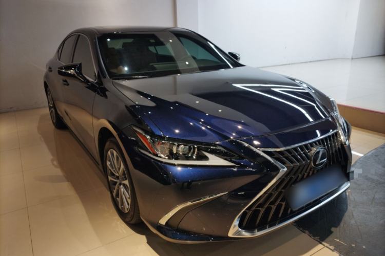 Used Lexus ES 2023 200 Excellence Edition Front Right 45 Deg