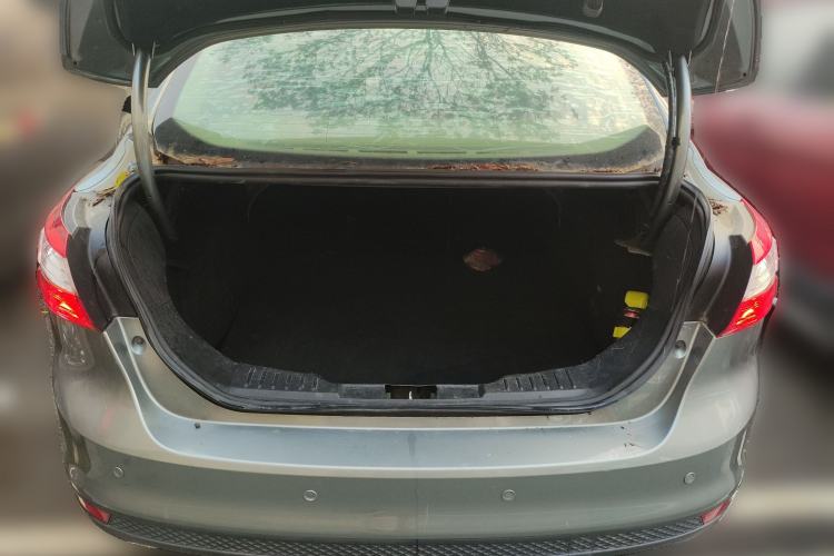 Used Ford Focus 2012 Sedan 1.6L Automatic Comfort Model Trunk