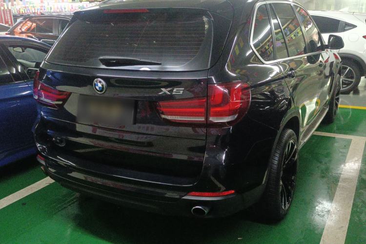 Used BMW X5 2017 xDrive35i Middle East Rear Right 45 Deg