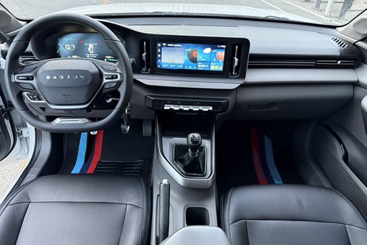 Used Baojun RC-5 2020 RC-5W 1.5L Manual Zhizhao Elite Edition
