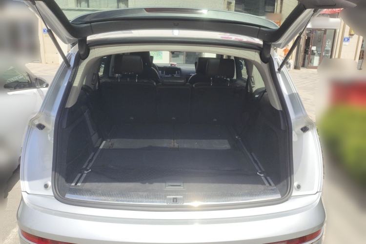 Used Audi Q7  Trunk