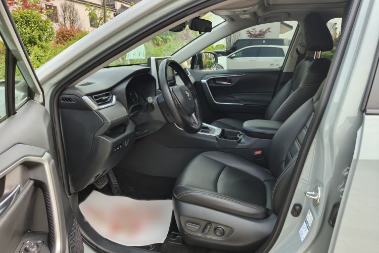 Used Toyota RAV4 2020 2.0L CVT 4x4 Trend Edition Left Front Seat