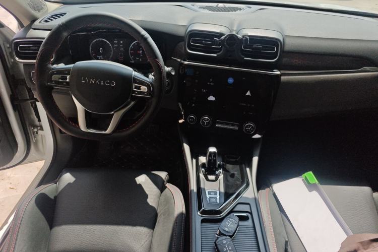 Used Lynk & Co 02 2018 1.5T DCT Two-Wheel Drive Pro Version China V Emission Standard Center Console
