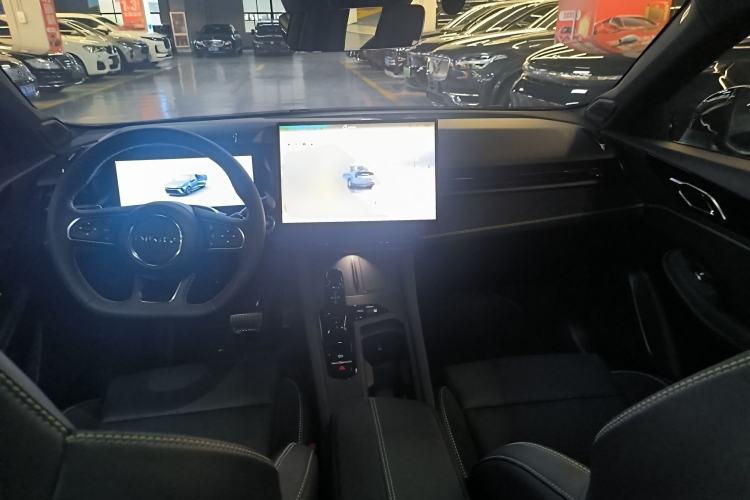 Used Lynk & Co 03 2025 2.0TD DCT Champion Edition Pro Center Console