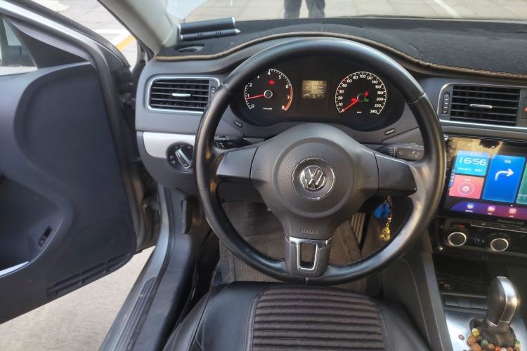 Used Volkswagen Sagitar 2014 1.6L Automatic Comfort Model Steering Wheel