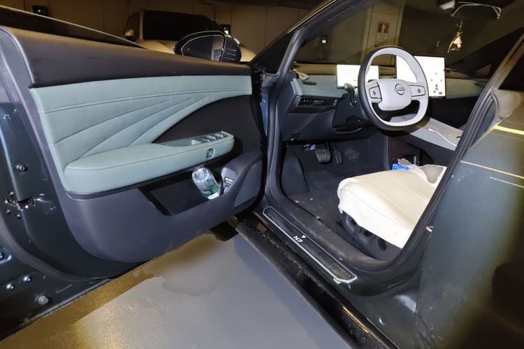 Used Nissan N7 2025 625 Max Driver Seat