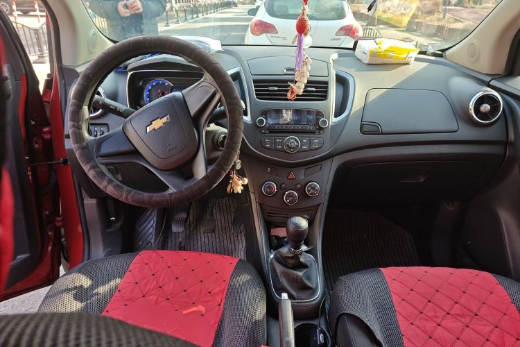 Used Chevrolet Trax 2016 1.4T Manual Two-Wheel Drive Comfort Version with Sunroof Center Console