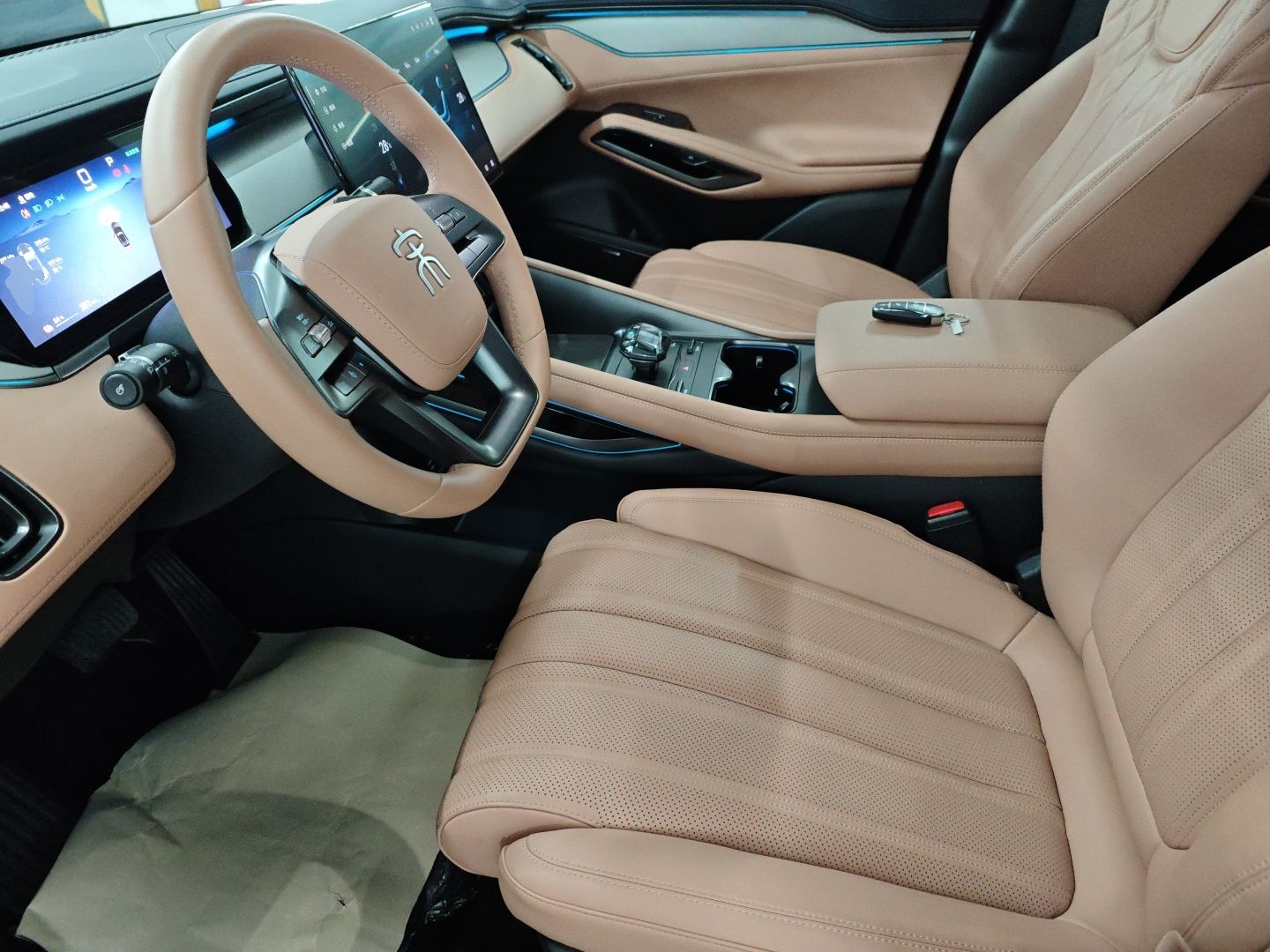 المقاعد الأمامية داخل السيارة