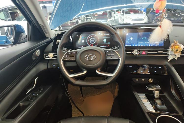 Used Hyundai Elantra 2022 1.5L CVT LUX Prestige Edition Steering Wheel