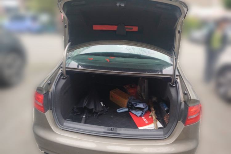 Used Audi A4L 2013 50 TFSI quattro flagship model
