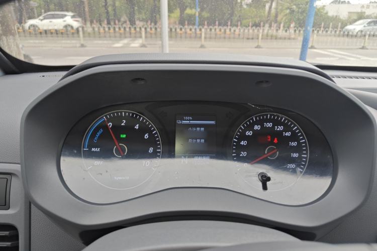 Used Wuling Yangguang 2024 300KM Comfort Version Passenger Van 75kW
