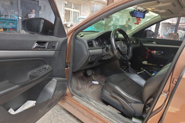 Used Volkswagen Gran Lavida 2015 1.6L Automatic Comfort Edition Driver Seat