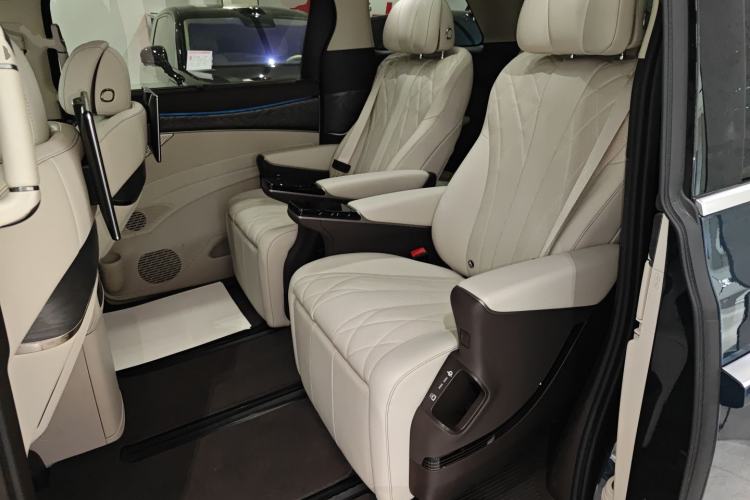 Used Denza D9 2025 DM-i Intelligent Drive 1020 Four-Wheel Drive Prestige Model