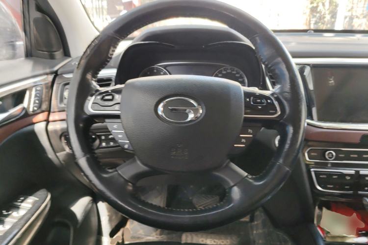 Used GAC Trumpchi GS8 2017 320T Two-Wheel Drive Luxury Smart Connectivity Version (7 Seats) Steering Wheel