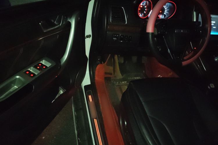 Used Haval H6 2015 Revised Version Sport Edition 1.5T Manual Transmission Two-Wheel Drive Elite Grade Driver Seat