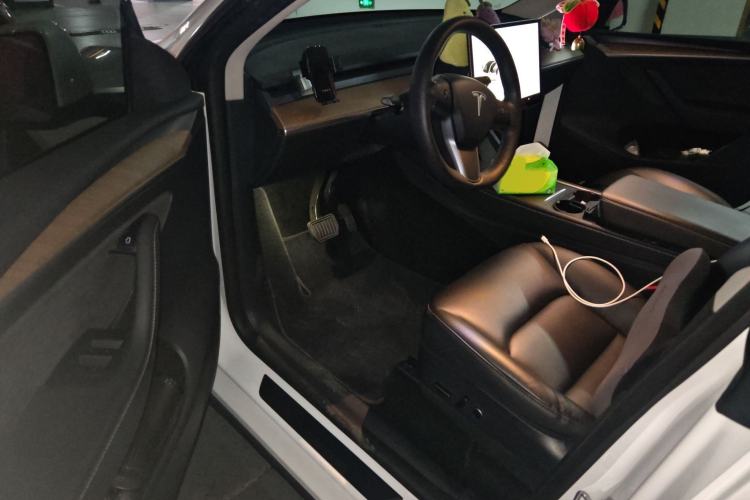 Used Tesla Model Y 2021 Long-Range All-Wheel-Drive Version