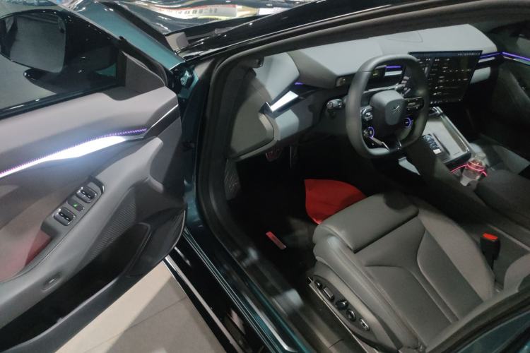 Used XPeng P7 2025 Model—702 Long Range Ultra Driver Seat