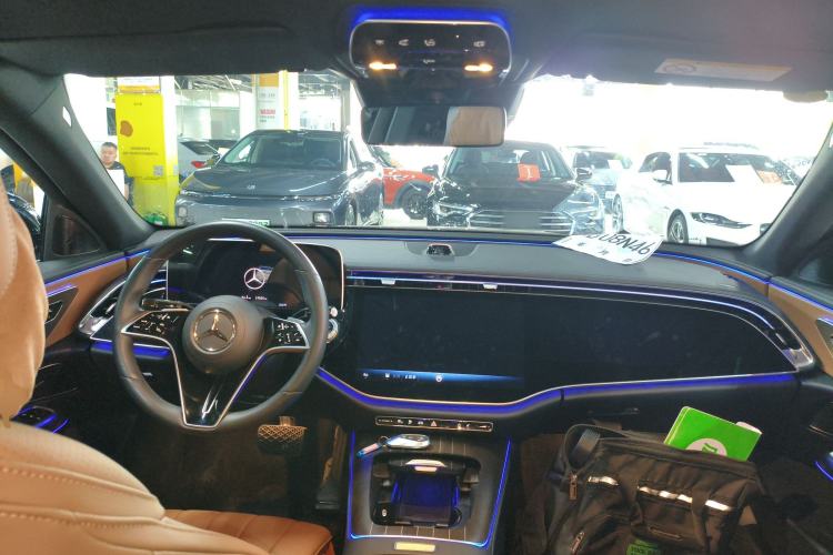Used Mercedes-Benz E-Class New Energy 2024 E 350 e L Plug-in Hybrid Sedan Center Console