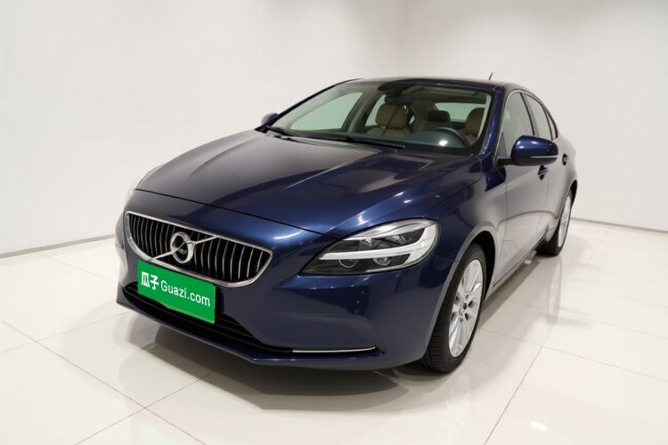 Used Volvo V40 2018 T3 Zhiya Edition Guazi used car, China used car export, Used car for sale, Used Volvo cars, Cheapest cars for sale
