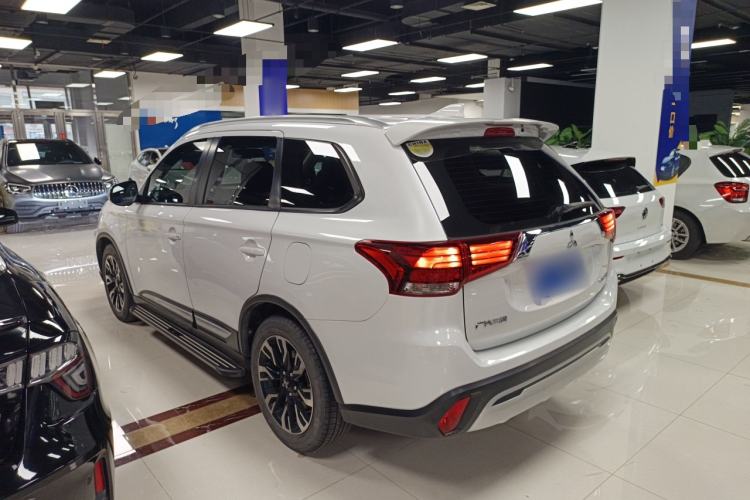 Used Mitsubishi Outlander 2019 2.0L Two-Wheel Drive Comfort Edition 5 Seats China V Standard