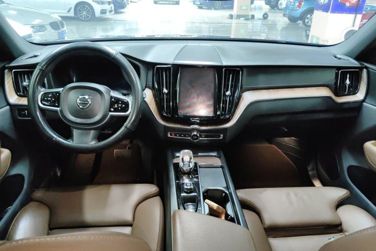 Used Volvo XC60 2022 B5 4x4 Smart Luxury Edition
