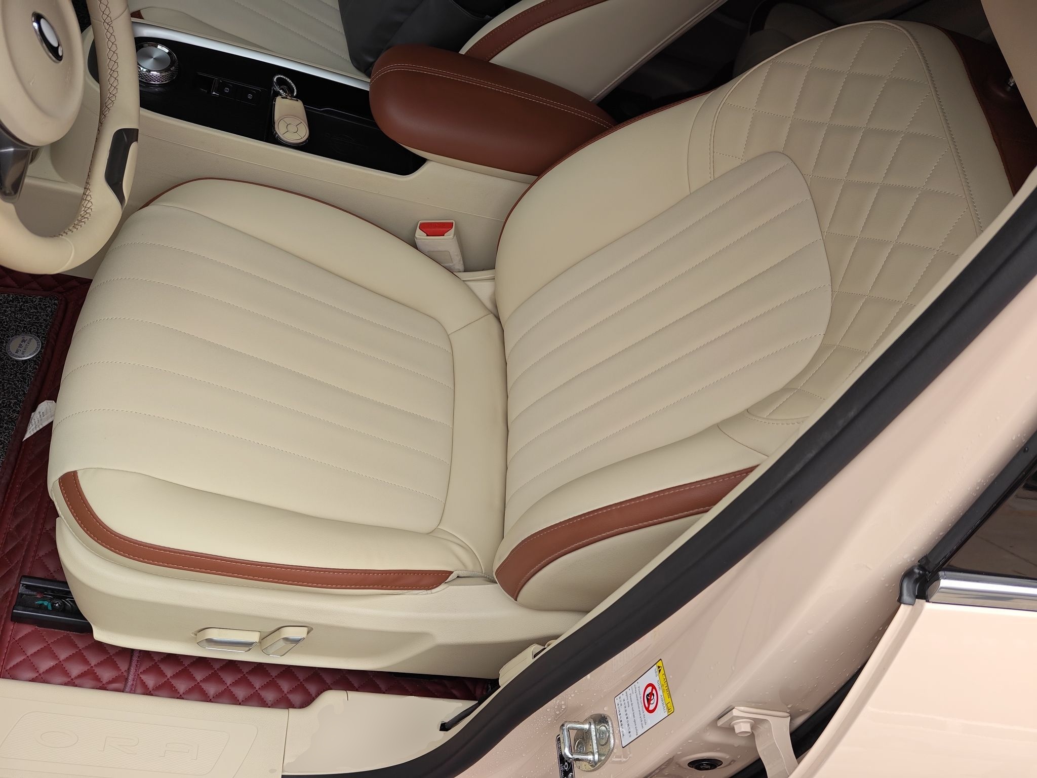 Переднее сиденье в автомобиле