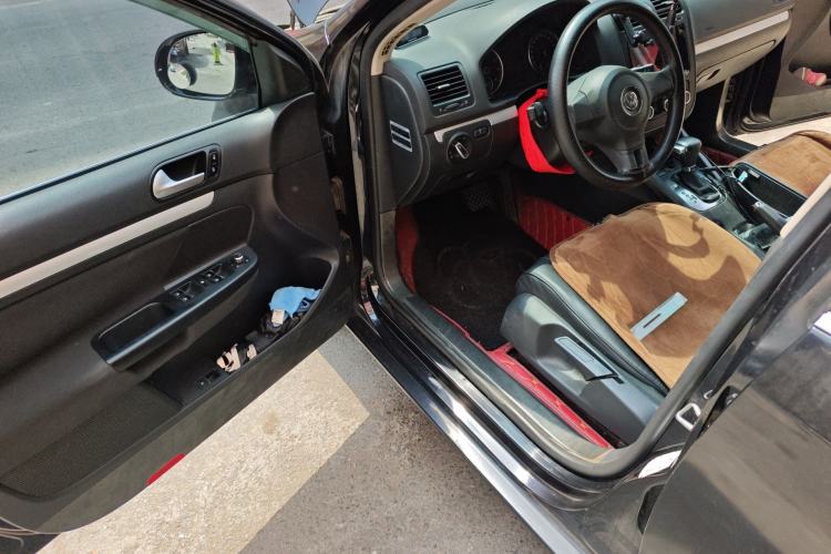 Used Volkswagen Sagitar 2011 1.6L Automatic Comfort Edition Driver Seat