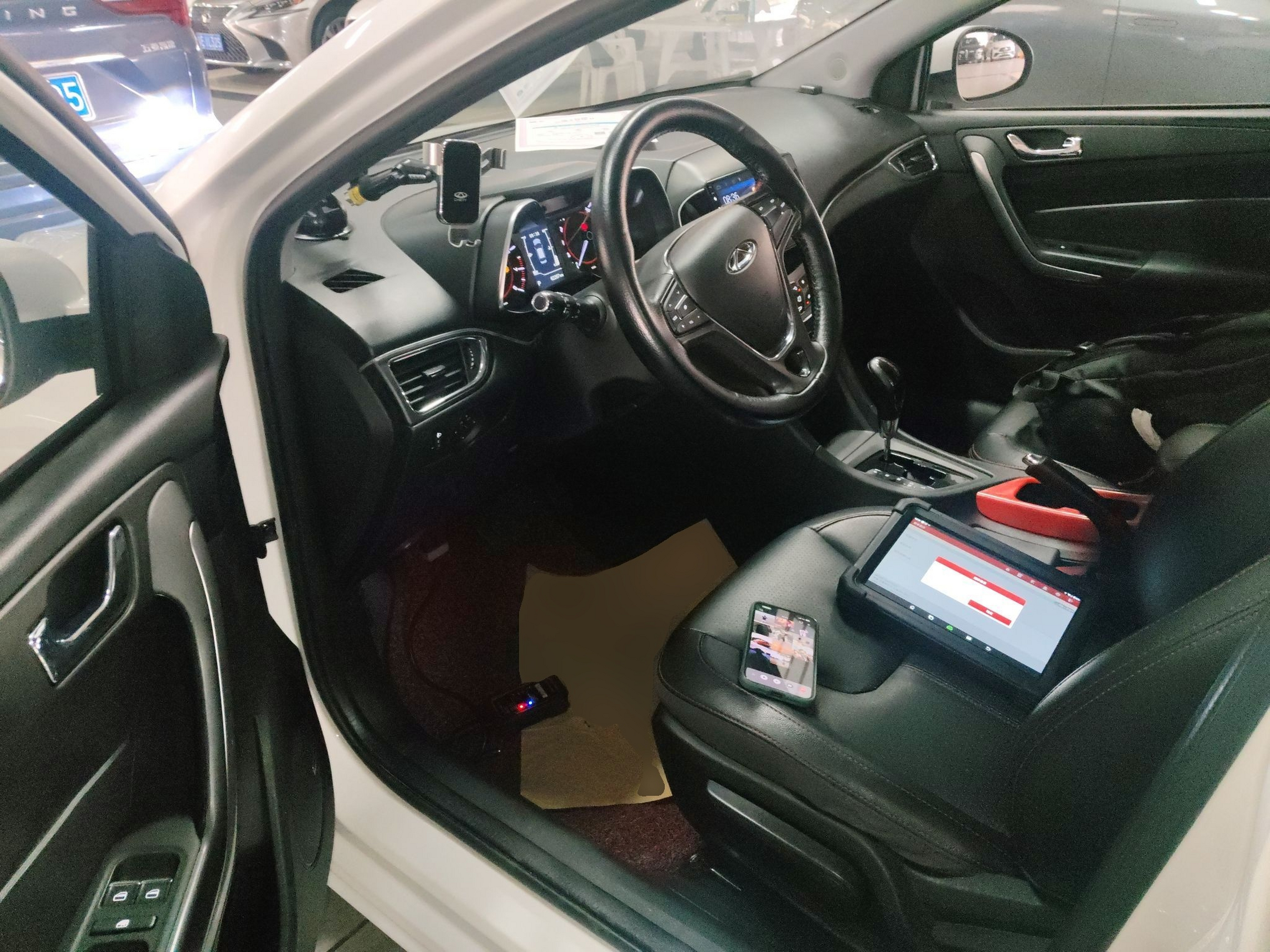 المقاعد الأمامية داخل السيارة