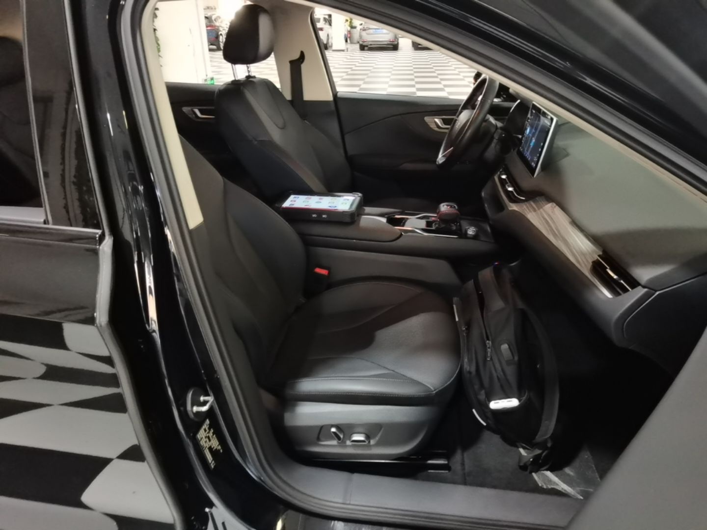 Hongqi E-QM5 2024 610 km PLUS — снимка 19