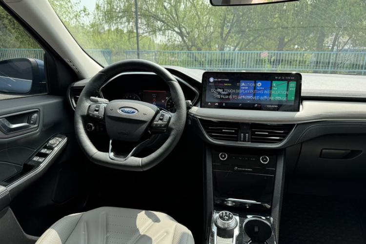 Used Ford Escape 2020 EcoBoost 245 Two-Wheel-Drive Titanium Edition Interior 3