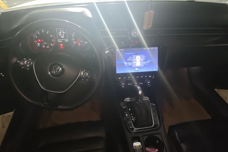 Used Volkswagen Magotan 2018 330TSI DSG Luxury Model Center Console