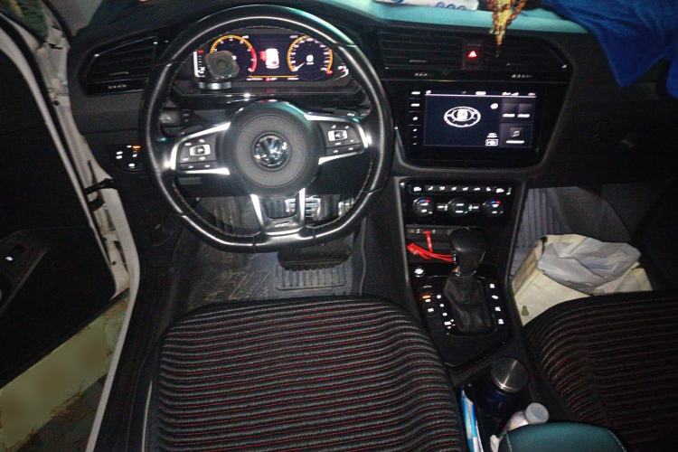 Used Volkswagen Tiguan L 2020 330TSI Automatic Two-Wheel Drive R-Line Flagship Version China VI Standard
