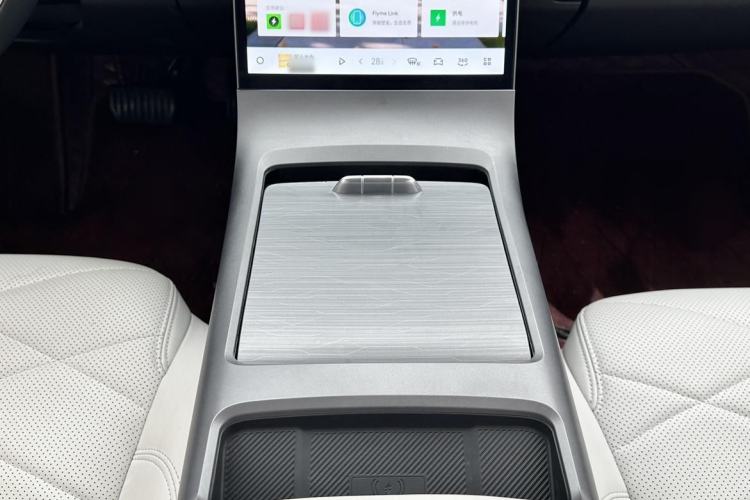 Used Geely Galaxy L6 2023 125km MAX Interior 8