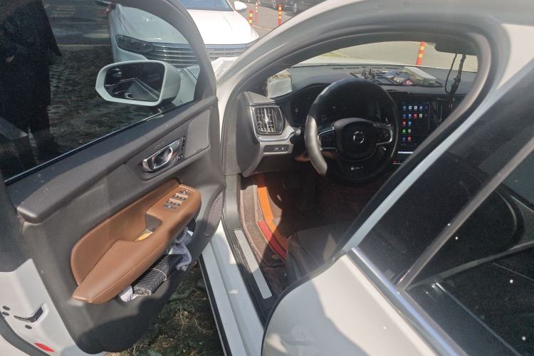 Used Volvo S60 New Energy 2024 T8 All-Wheel Drive Long-Range Zhiyi Luxury Edition
