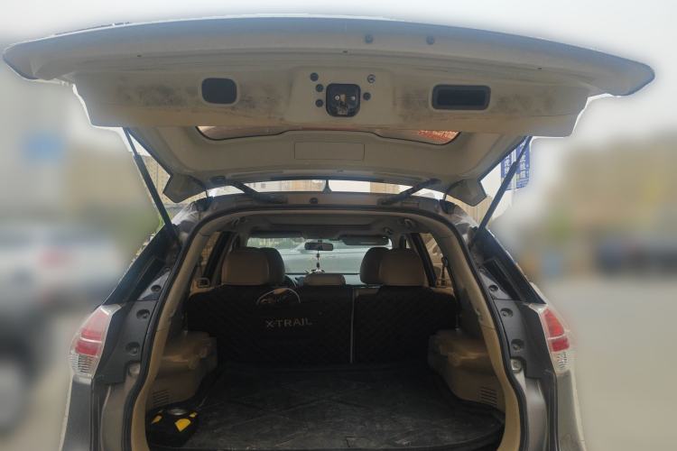 Used Nissan X-Trail 2014 2.5L CVT Leading Edition 4WD
