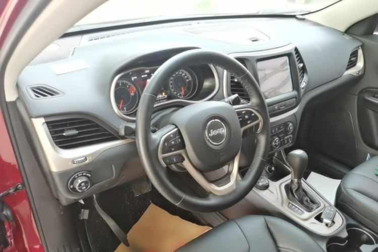 Used Jeep Cherokee 2016 2.4L Professional Smart Version Center Console