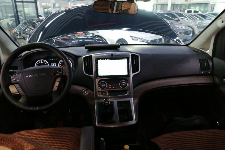 Used FORTHING Lingzhi PLUS 2022 Travel Edition 2.0L Manual Luxury Version 7 Seats
