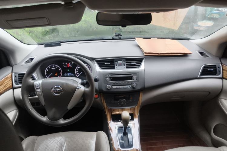 Used Nissan Sylphy 2014 1.6XV CVT Deluxe Edition Center Console