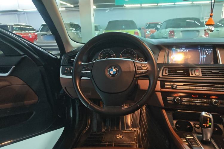 Used BMW 5 Series 2014 520Li Elegant Model
