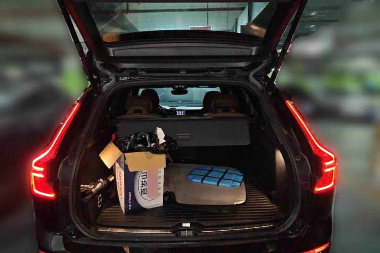 Used Volvo XC60 2023 B5 4x4 Smart Luxury Edition Trunk