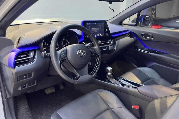 Used Toyota IZOA 2020 2.0L Yichi Version Interior 4
