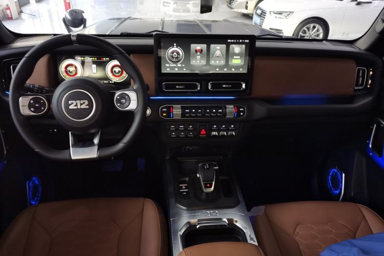 Used 212 T01 2024 2.0T Explorer
