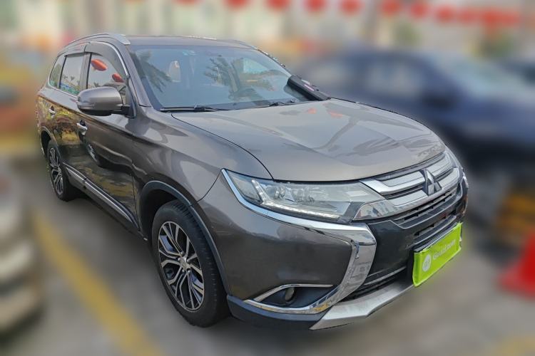 Used Mitsubishi Outlander 2018 2.4L 4x4 Luxury Edition 7-Seater
