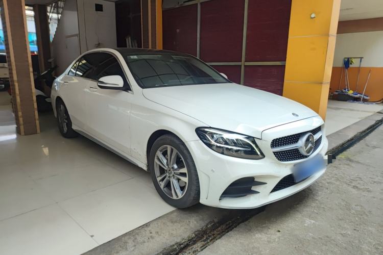 Used Mercedes-Benz C-Class 2021 C 200 L Fashion Edition Sport Version Front Right 45 Deg