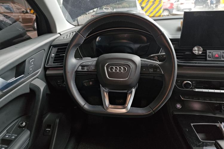 Used Audi Q5L 2022 40T Luxury Dynamic Model Steering Wheel