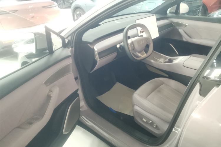 Used ONVO L60 2024 60 kWh Rear-Drive Version
