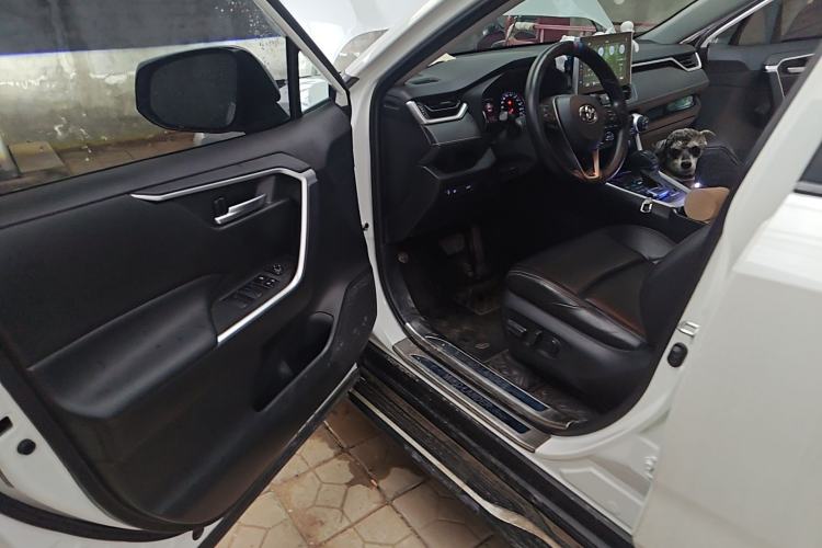 Used Toyota Wildlander 2020 2.0L CVT 4x4 Luxury Edition Driver Seat